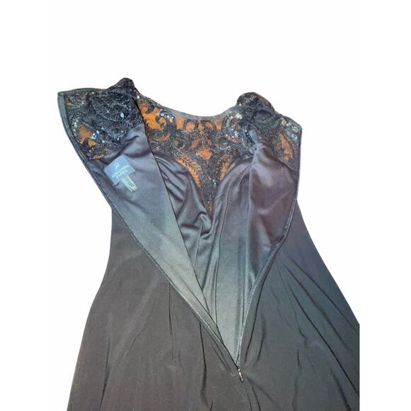 Adrianna Papell Black Gown with Lace Embellishment - Size 12 - Picture 15 of 16